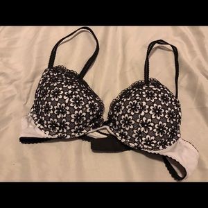 Victoria’s Secret - Body by Victoria push up